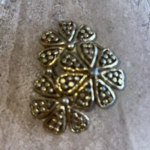 VTG Gold Tone Flower Scarf Clip 2” - Picture 1 of 3