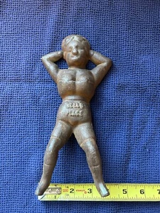 Vintage Gusseisen Stiefelheber Naughty Nell Nell’s Place rustikale Western Deko - Bild 1 von 7