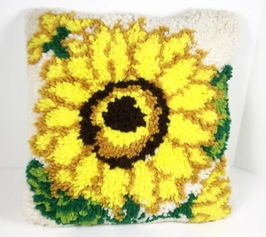 Riegel Haken Überwurfkissen gelb SONNENBLUME 14 x 14 EUC 1970er Brokat Rückseite fertig - Bild 1 von 4