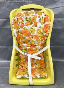 Vintage 1970s Baby Seat Carrier With Floral Cushion - Bild 1 von 5