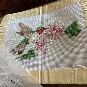 Beautiful Counted Cross Stitch Hummingbird 60412 7 X 5” Started - Picture 1 of 5