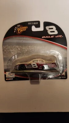 Winner’s Circle 2005 Dale Earnhardt Jr #8 Bud nacido en la fecha 20 de febrero de 2005 1/64 Foto 1 de 4