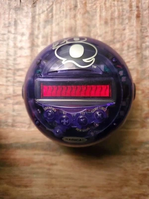 Radica 20Q 20 Questions 2003 juego electrónico portátil púrpura - probado y funciona Foto 1 de 4