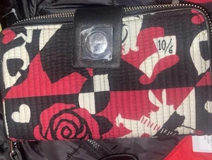 Disney Parks Vera Bradley Geldbörse Alice im Wunderland Kalbsleder rot Disneyland Neu mit Etikett - Bild 1 von 6