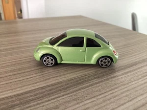 Maisto Green Volkswagen Beetle Toy Car - Picture 1 of 5