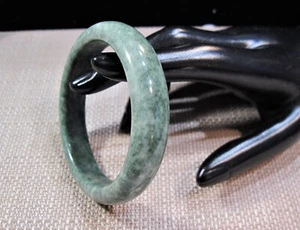Beautiful 300ct Jade Bangle Bracelet F81 - Picture 1 of 3