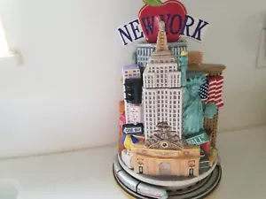 Tarro de galletas musical Christopher Radko horizonte y atracciones de Nueva York reproduce NY NY - Imagen 1 de 10