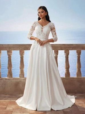 Gorgeous Elegant Noble Long Sleeve Luxurious Floral Lace Sheer Sexy V-Neck Weddi - Image 1 of 4