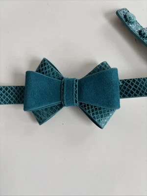 NWT WHITE HOUSE BLACK MARKET Women's Skinny Leather Belt Turquoise Bow Sz S - Image 1 of 4