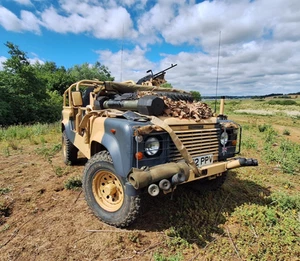 Land Rover 110 V8 Desert Patrol Replica 1985 - Picture 1 of 19
