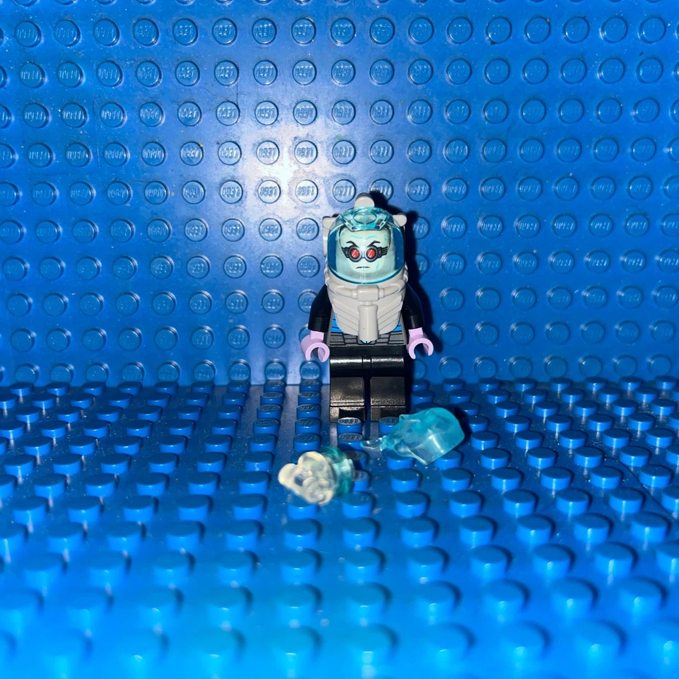LEGO Mr. Freeze Minifigure Black DC Super Heroes sh355 - Image 1 of 2