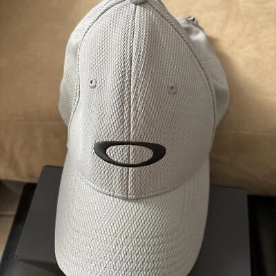 Oakley Golf Hat  2.0  59 - 12 - Image 1 of 4