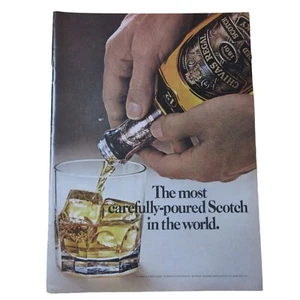 Whisky escocés Chivas Regal 1974 - cuidadosamente vertido - anuncio impreso vintage - Imagen 1 de 3