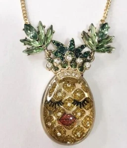  Collar Betsey Johnson Tono Dorado "CARA DE PIÑA" NUEVO CON ETIQUETAS - Imagen 1 de 2