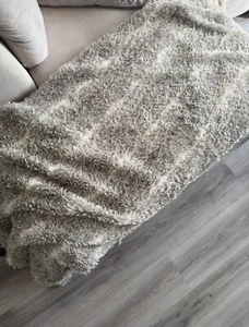 NEXT - grey and white faux fur throw 150 x 200cm - Picture 1 of 5