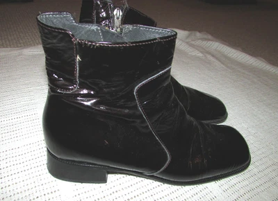 BALLY WOMENS DESIGNER BLACK PATENT LEATHER ZIP BOOTS SZ 7  $799 VGC FREE POSTAGE - image 1 of 4
