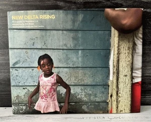 New Delta Rising Magdalena Solé Mississippi Photography Art Book 1st Hardcover.. - Foto 1 di 8