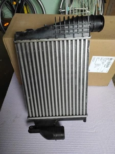 ORIGINAL Citroen Peugeot Ladeluftkühler Turbokühler 1.6 / 2.0 BlueHDi 9806562180 - Bild 1 von 3