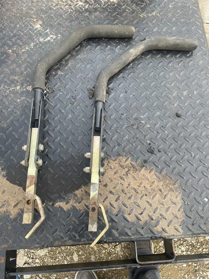 Palancas de control de cortacésped de giro cero Hustler Foto 1 de 1