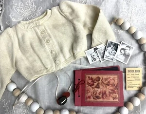 American Girl EMILY’S Pullover Halskette & Sammelalbum mit Bildern Ration 0175 - Bild 1 von 8