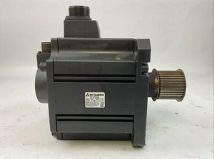 SERVOMOTOR MITSUBISHI HC-SFS352K AC 2000 RPM SALIDA 2,5 kW entrada 146 VAC 17A - Imagen 1 de 6