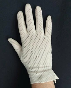 LADYLIKE IVORY OPEN MESH Vintage 1950s Mid-Century Wrist Length GLOVES -sz 7 - Picture 1 of 3