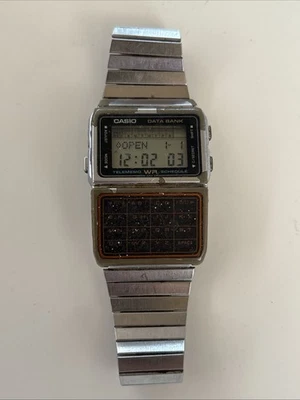 Orologio digitale vintage Casio Databank DBC-610 con cinturino - FUNZIONANTE - Immagine 1 di 4