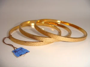VINTAGE SIGNED MONET GOLD TONE BANGLE BRACELETS LOT OF 3 TEXTURE WITH TAG ESTATE - Picture 1 of 12