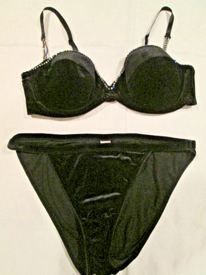 DE COLECCIÓN NUEVO SIN ETIQUETAS FREDERICK'S OF HOLLYWOOD NEGRO. JUEGO SUJETADOR TERCIOPELO CON PEDRERÍA-36B MED.  Foto 1 de 4