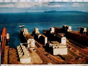 POST CARD ORE DOCK & ELEVATORS THUNDER BAY ONTARIO CANADA - Picture 1 of 12