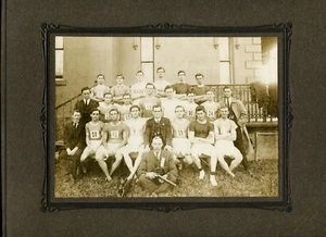 [ATHLETICS] Large group of runners & officials - Photo, circa 1910s - Picture 1 of 1