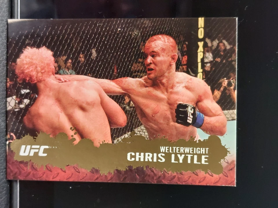 Chris Lytle #7 2009 Topps UFC Round 2 Thick Gold Parallel - Image 1 of 2