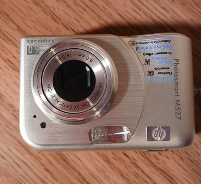 Cámara digital HP Photosmart M527 6,0 mega precisión 3x zoom óptico con estuche Foto 1 de 4