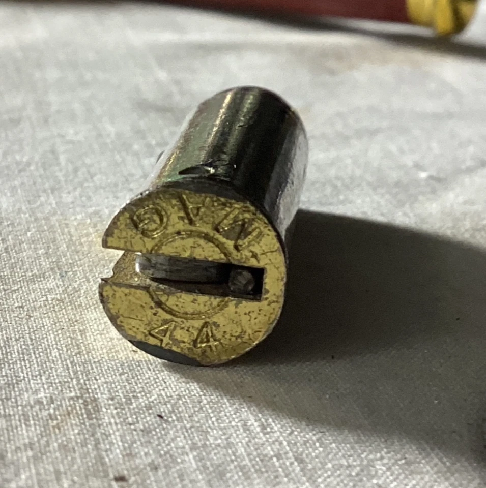 Navaja de bolsillo 44 Mag hecha con carcasa Foto 1 de 3