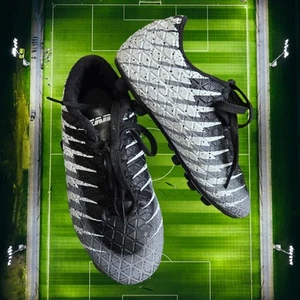 Botines de fútbol Vizari Bolt FG para niños usados negros/plateados/blancos - talla 1 año - Imagen 1 de 6