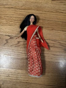 Barbie In India Doll Toy - Mattel 2008 Mahendi Stencils Loose Doll - Picture 1 of 5