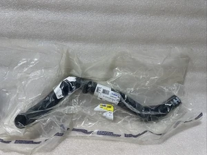 GM OEM 19-23 Escalade ESV Cooling Radiator Components-Upper Hose 85510485 - Picture 1 of 3