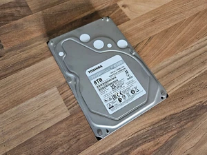 Toshiba X300 HDD, 8TB, Internal 3.5" 7200 RPM, SATA, CMR (HDWR480) - Picture 1 of 9
