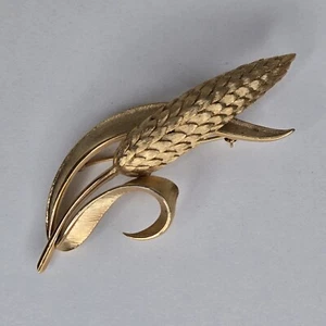 Vintage Krone Trifari gebürstet goldfarben strukturiert Weizen Stiel Brosche Anstecknadel 1962 MCM - Bild 1 von 12