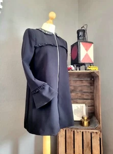 Mango Casual aparter Mantel A Linie Schwarz Rüschen Nieten Bubikragen M - Bild 1 von 13