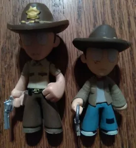 2014 The Walking Dead Funko Mystery Mini Carl And Rick Grimes Vinyl Figures - Picture 1 of 2
