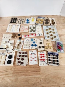 Vintage Button Lot on Original Cards La Mode, La Petite, Le Bouton Sewing Crafts - Picture 1 of 8