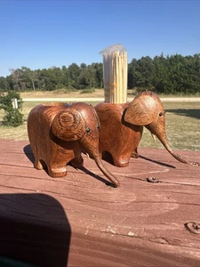 Vintage Enesco geschnitzter Elefant Zahnstocher Halter Holz Kay Bojesen Taiwan MCM 2er Set - Bild 1 von 15