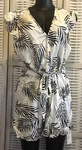 NWT Cupshe Woman's Tropical White Black Leaves Romper Size Medium - Picture 1 of 4