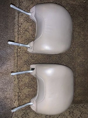 Nice Pair Grey 2001 volvo xc70 headrest seat 2000 2002 2003 2004 V70xc Wagon - Image 1 of 4