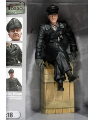 1/16 TORRO figurine Hauptsturmführer MICHAEL WITTMANN TIGER chef de char assis - Immagine 1 di 4