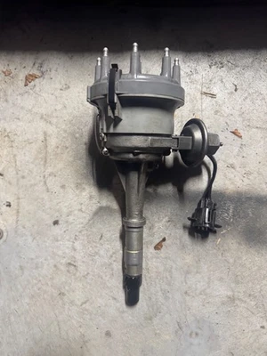 AMC 290 304 360 390 401 V8 Motorcraft Distributor Remanufactured and Curved - Image 1 of 4