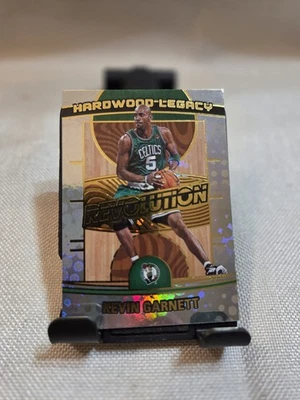 2024-25 Panini Revolution - Legado de madera dura Kevin Garnett #16 Foto 1 de 4