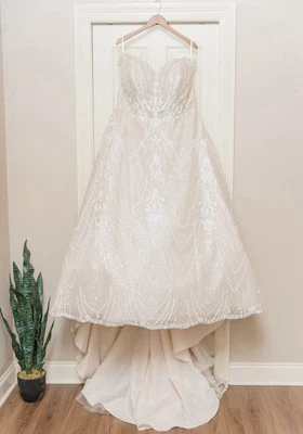 Stella York Designer Plus Size Wedding Dress- 26W (normal clothes I was a 22) - Image 1 of 4