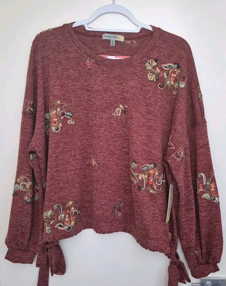 Top manga bordada con lazos laterales Figueroa y flores para mujer talla XL Foto 1 de 4